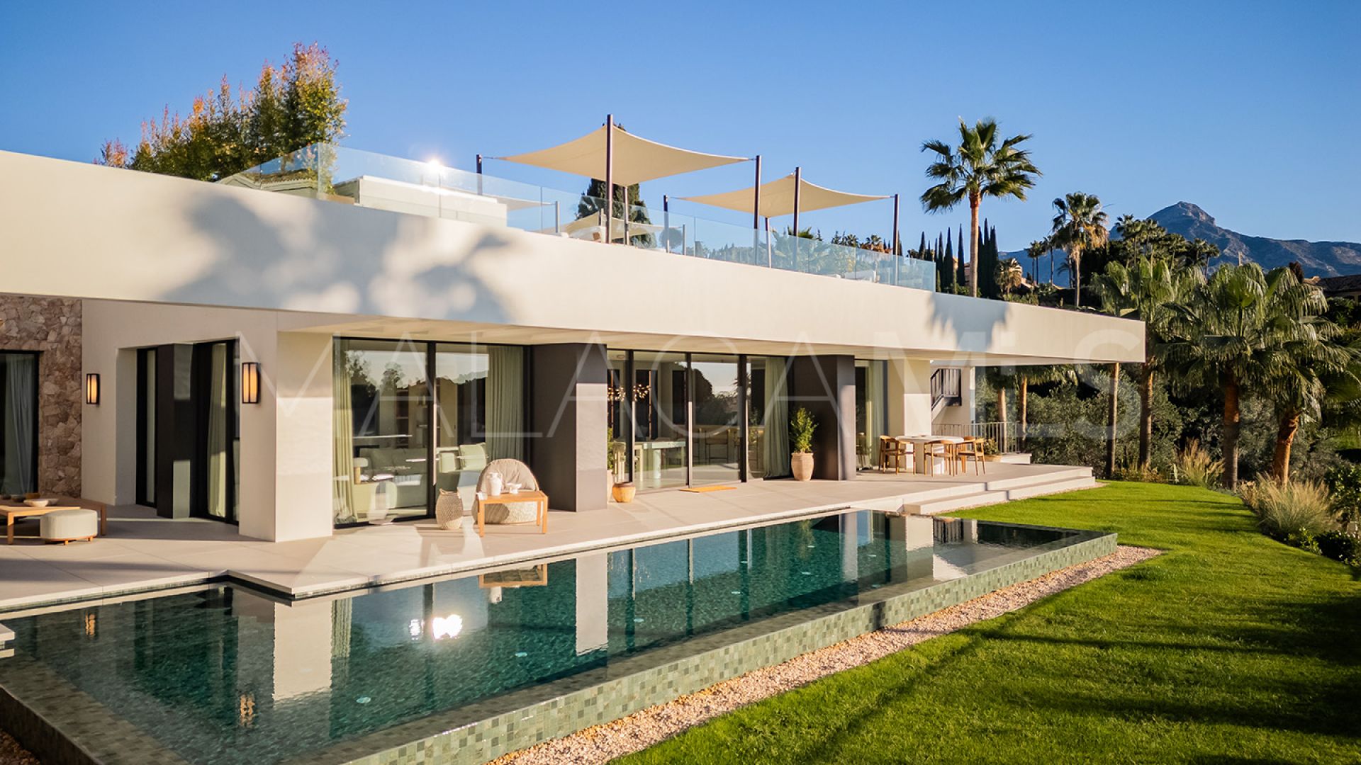 For sale 4 bedrooms villa in Nueva Andalucia