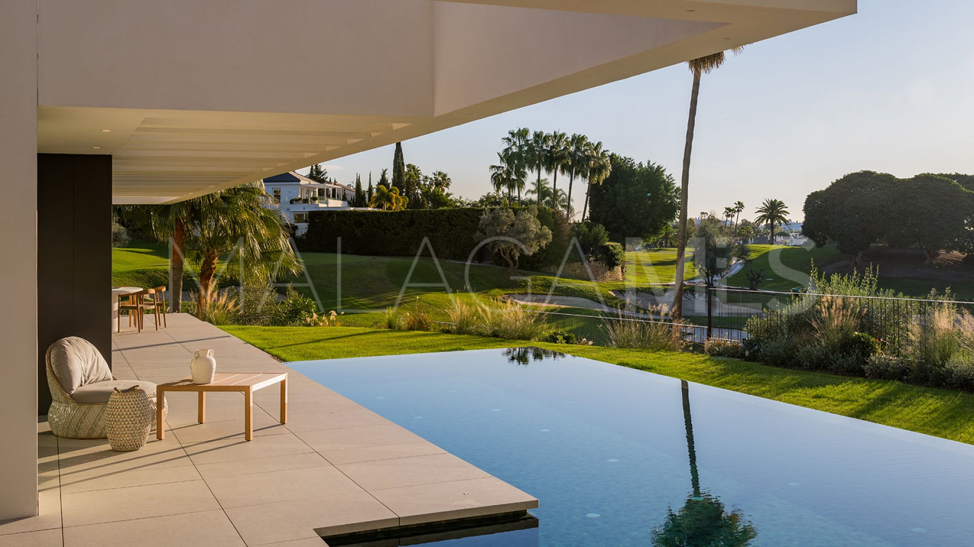 For sale 4 bedrooms villa in Nueva Andalucia