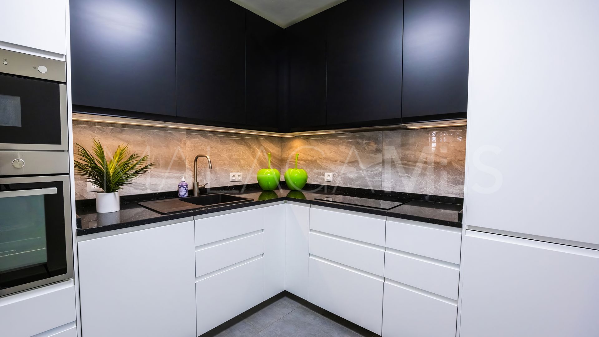 3 bedrooms ground floor apartment for sale in Las Lomas del Marbella Club