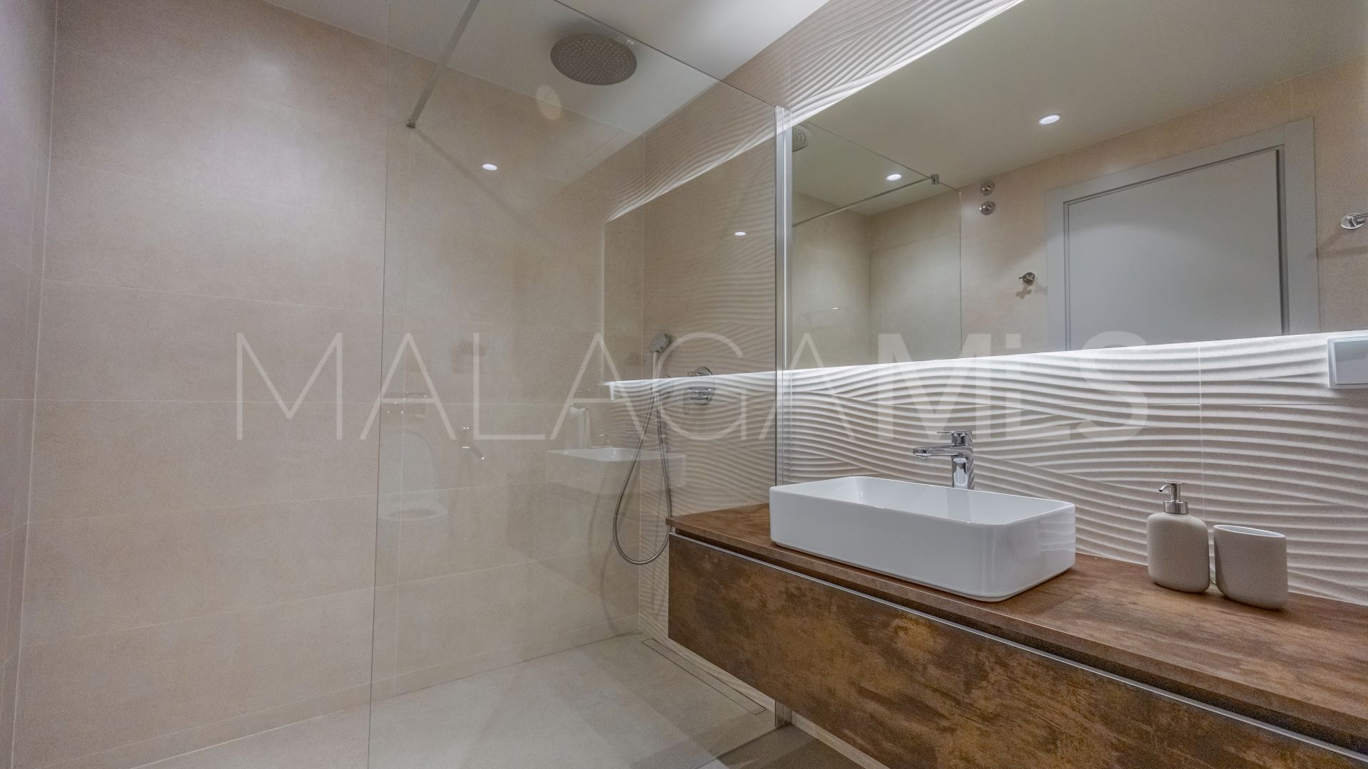 Markplanslägenhet for sale in Magna Marbella