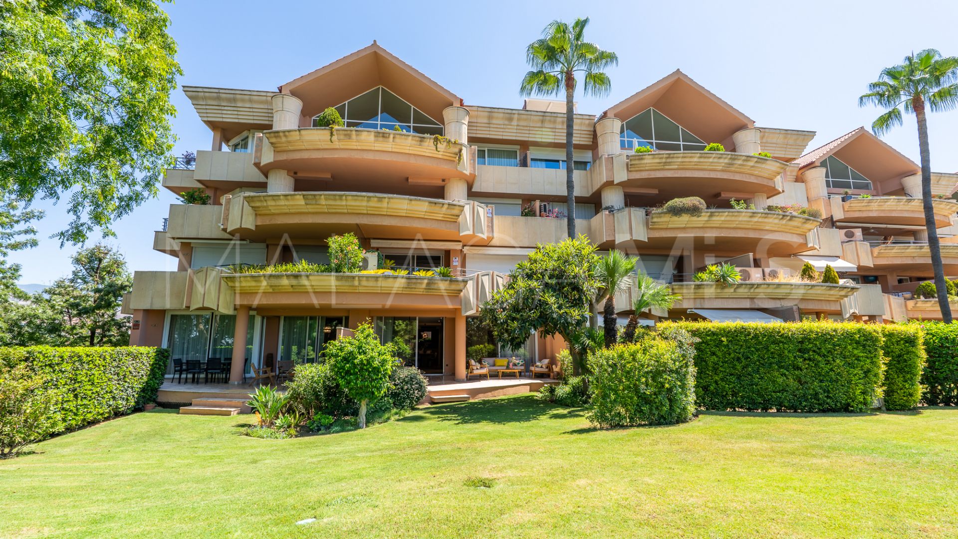 Markplanslägenhet for sale in Magna Marbella