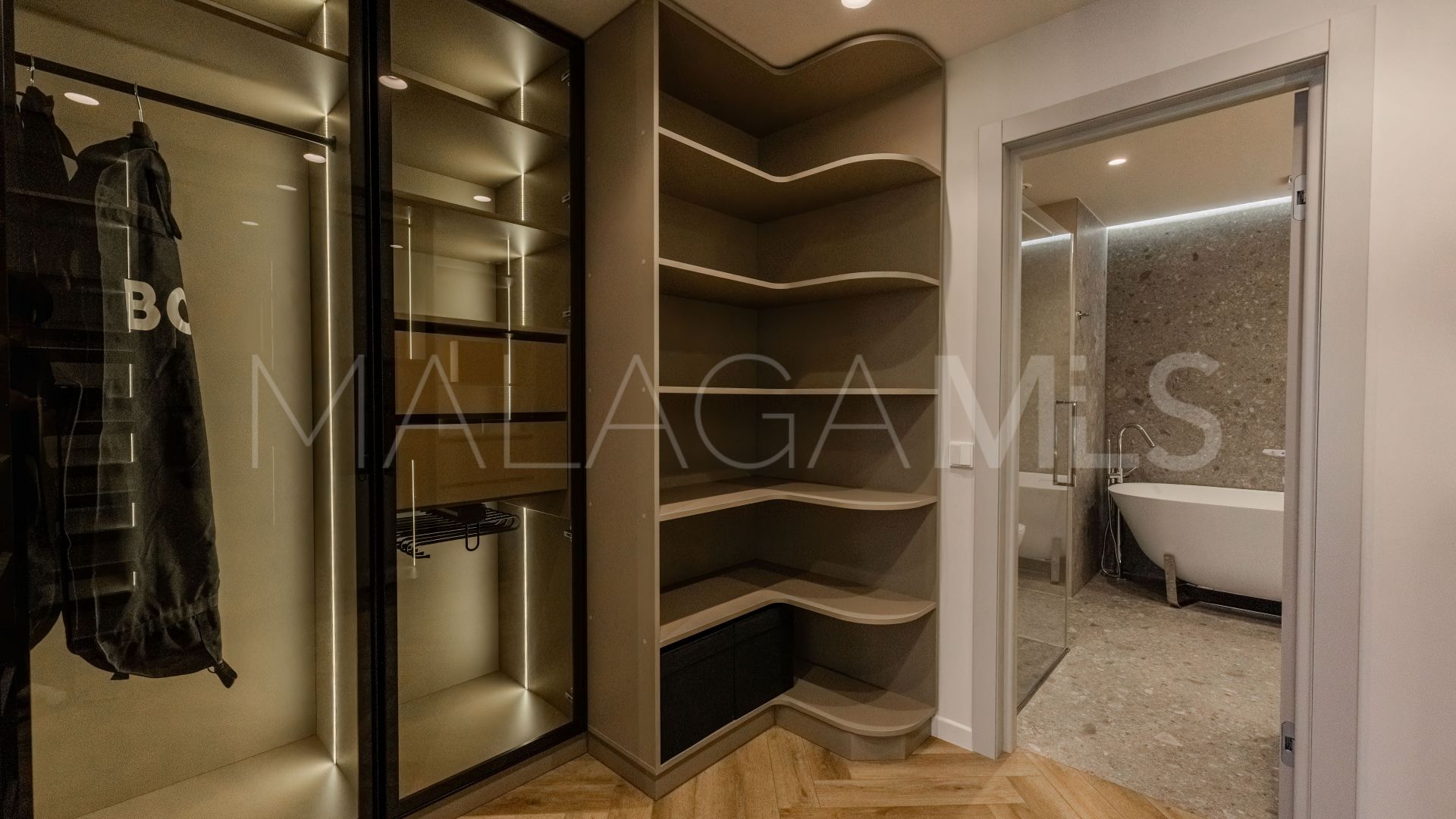 Markplanslägenhet for sale in Magna Marbella