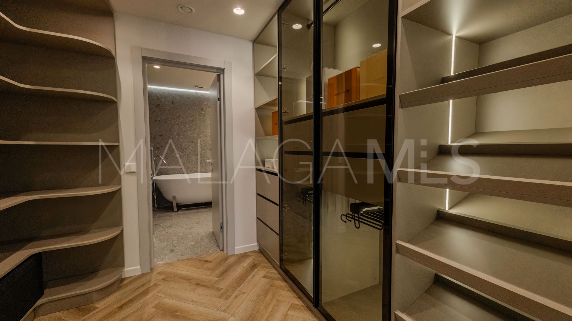 Markplanslägenhet for sale in Magna Marbella