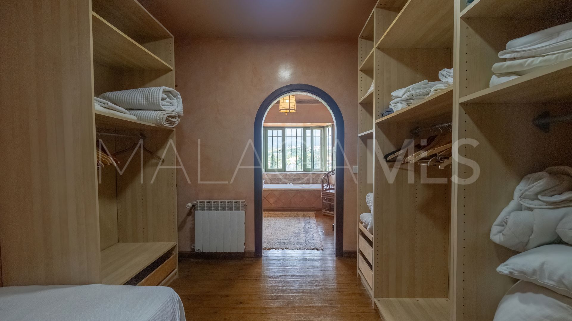 5 bedrooms Nueva Andalucia villa for sale
