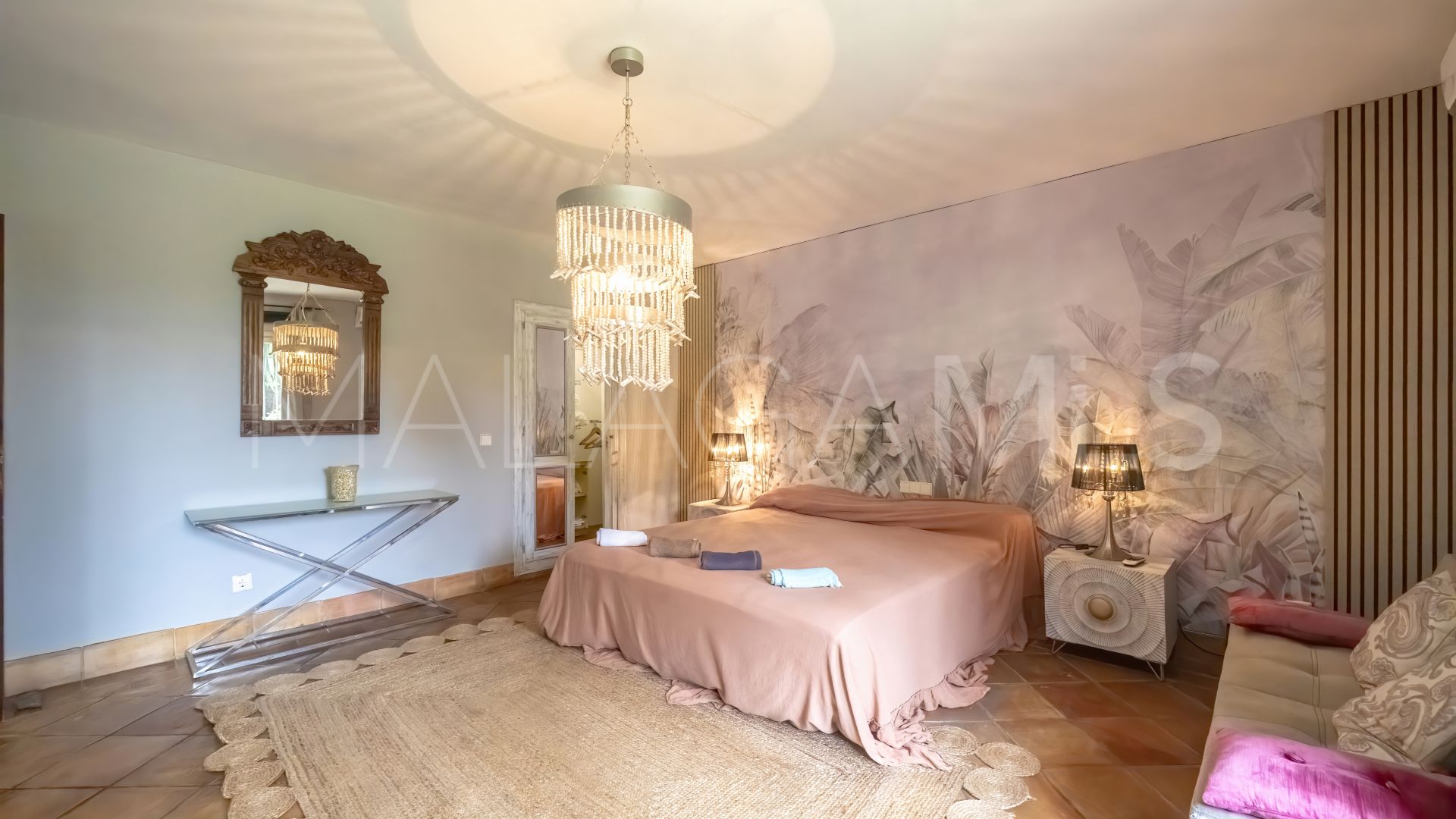 5 bedrooms Nueva Andalucia villa for sale