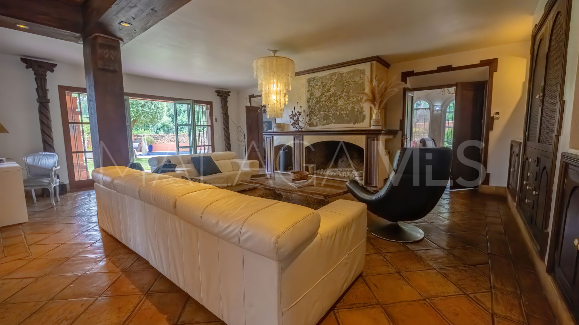 5 bedrooms Nueva Andalucia villa for sale