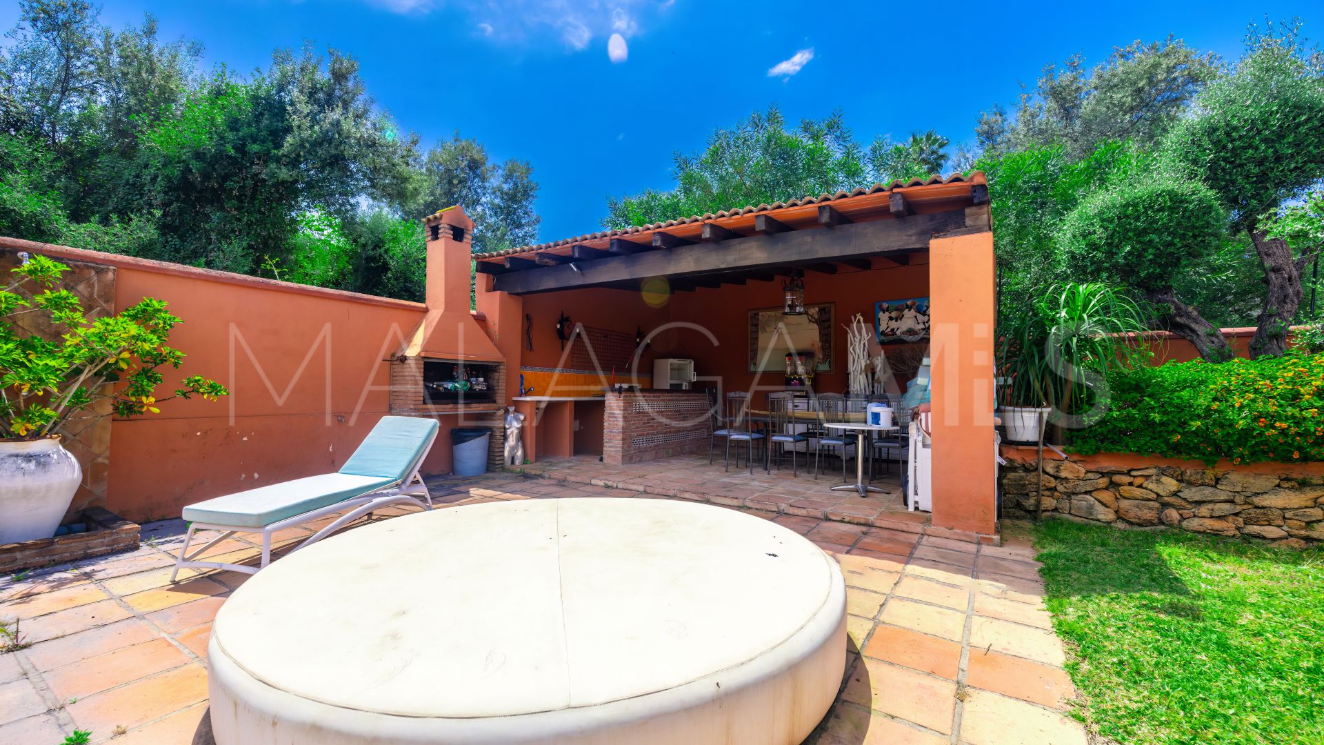 5 bedrooms Nueva Andalucia villa for sale