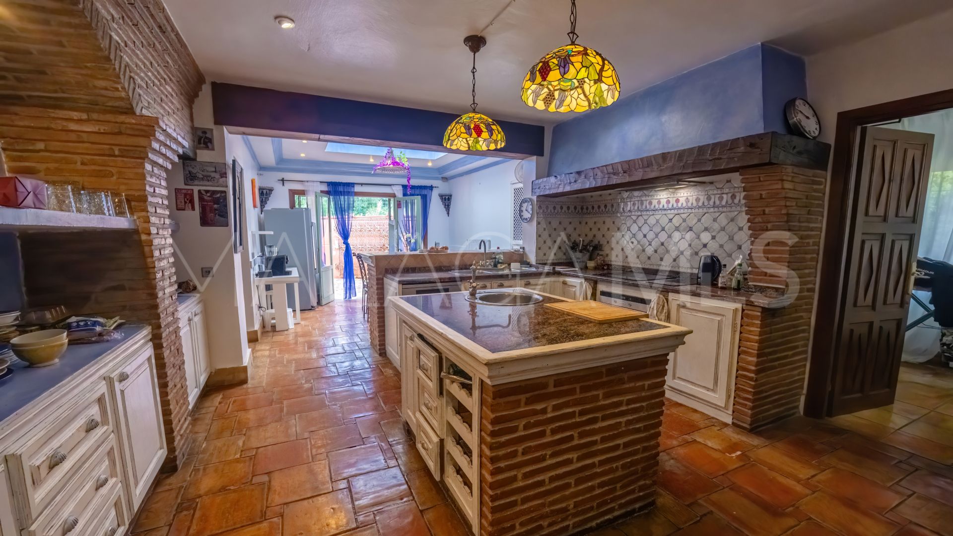 5 bedrooms Nueva Andalucia villa for sale