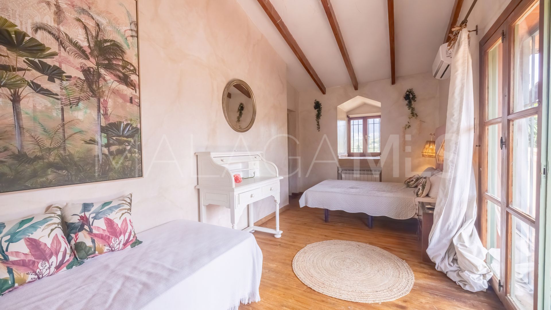 5 bedrooms Nueva Andalucia villa for sale