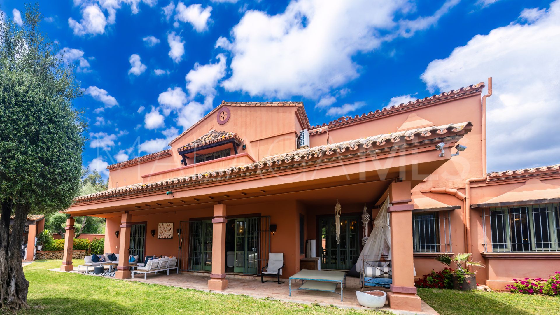 5 bedrooms Nueva Andalucia villa for sale