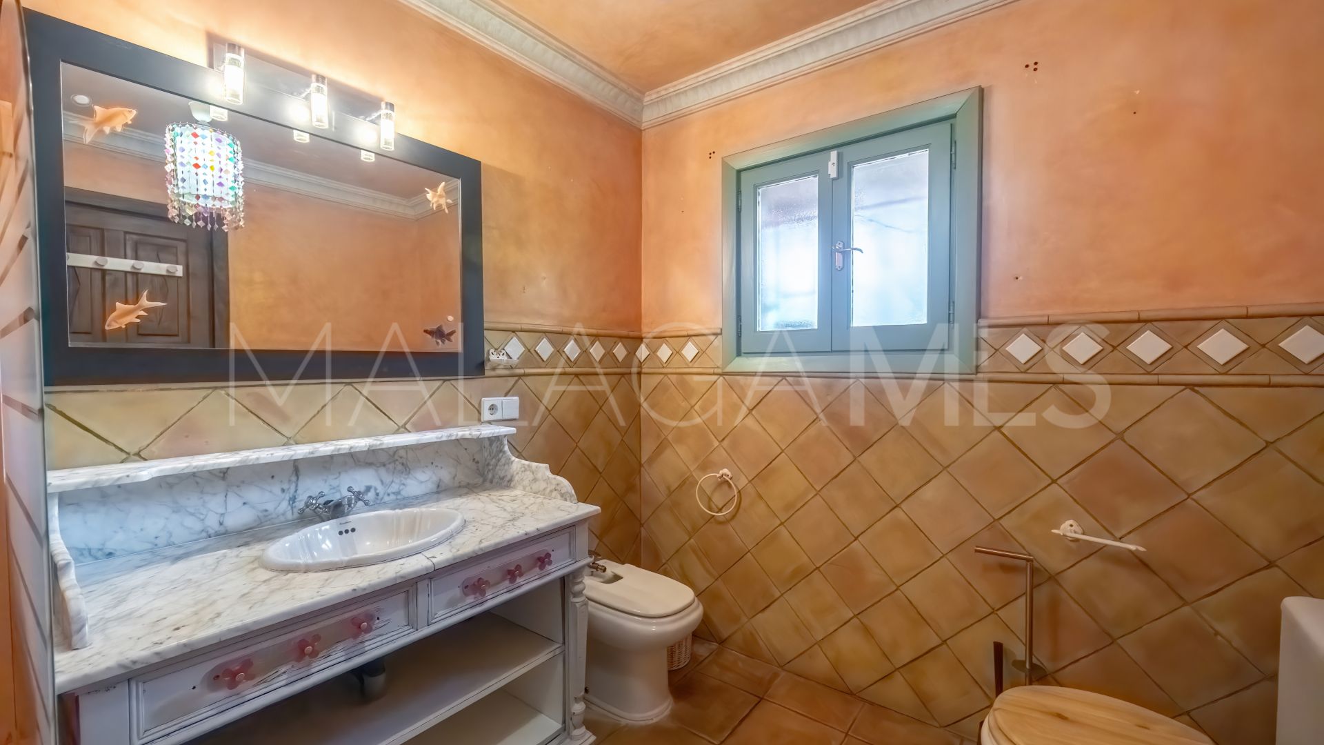 5 bedrooms Nueva Andalucia villa for sale