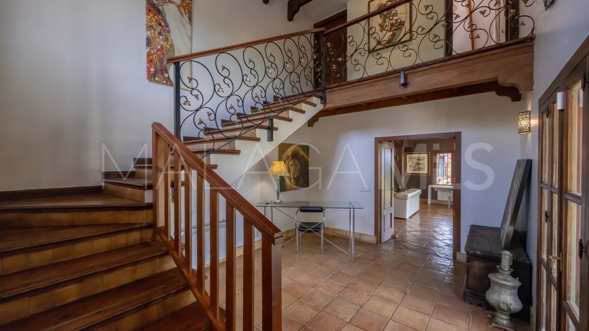 5 bedrooms Nueva Andalucia villa for sale