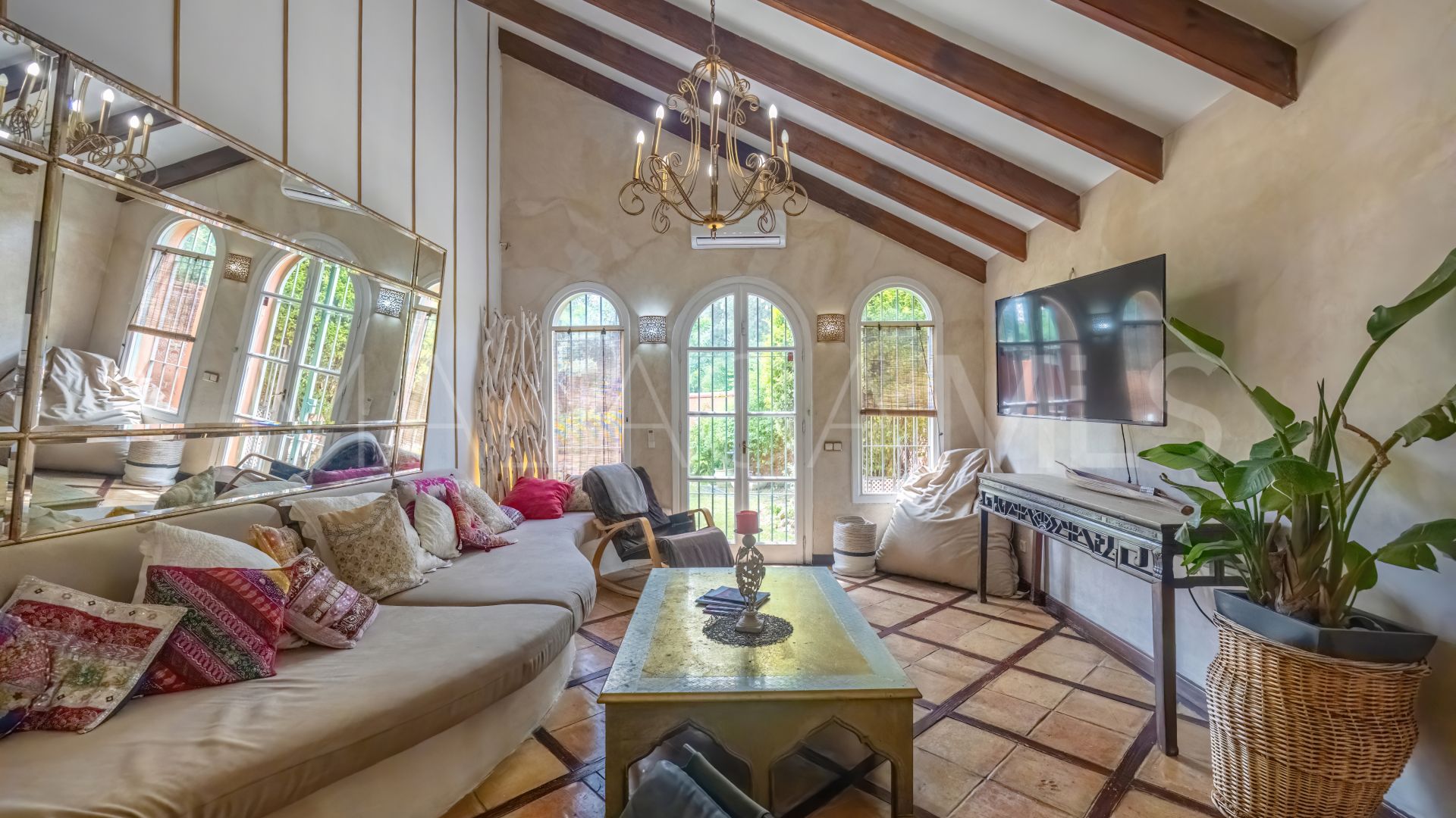5 bedrooms Nueva Andalucia villa for sale
