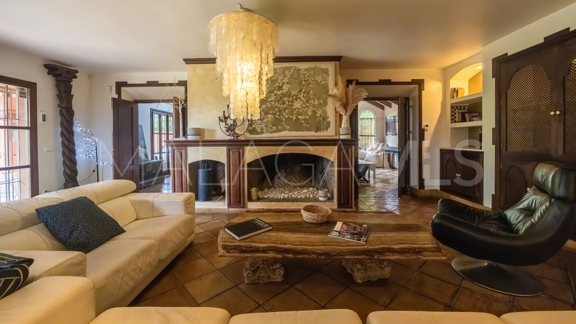 5 bedrooms Nueva Andalucia villa for sale
