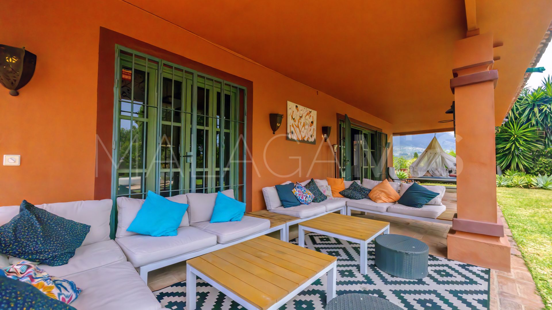 5 bedrooms Nueva Andalucia villa for sale