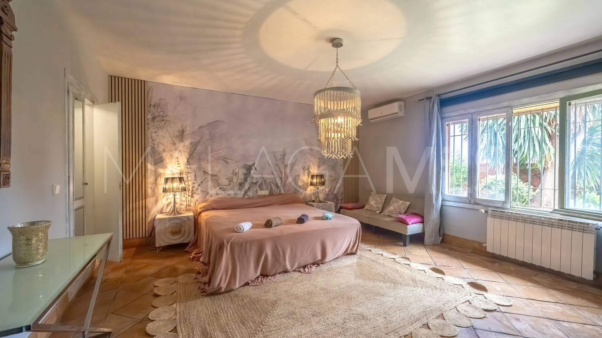 5 bedrooms Nueva Andalucia villa for sale