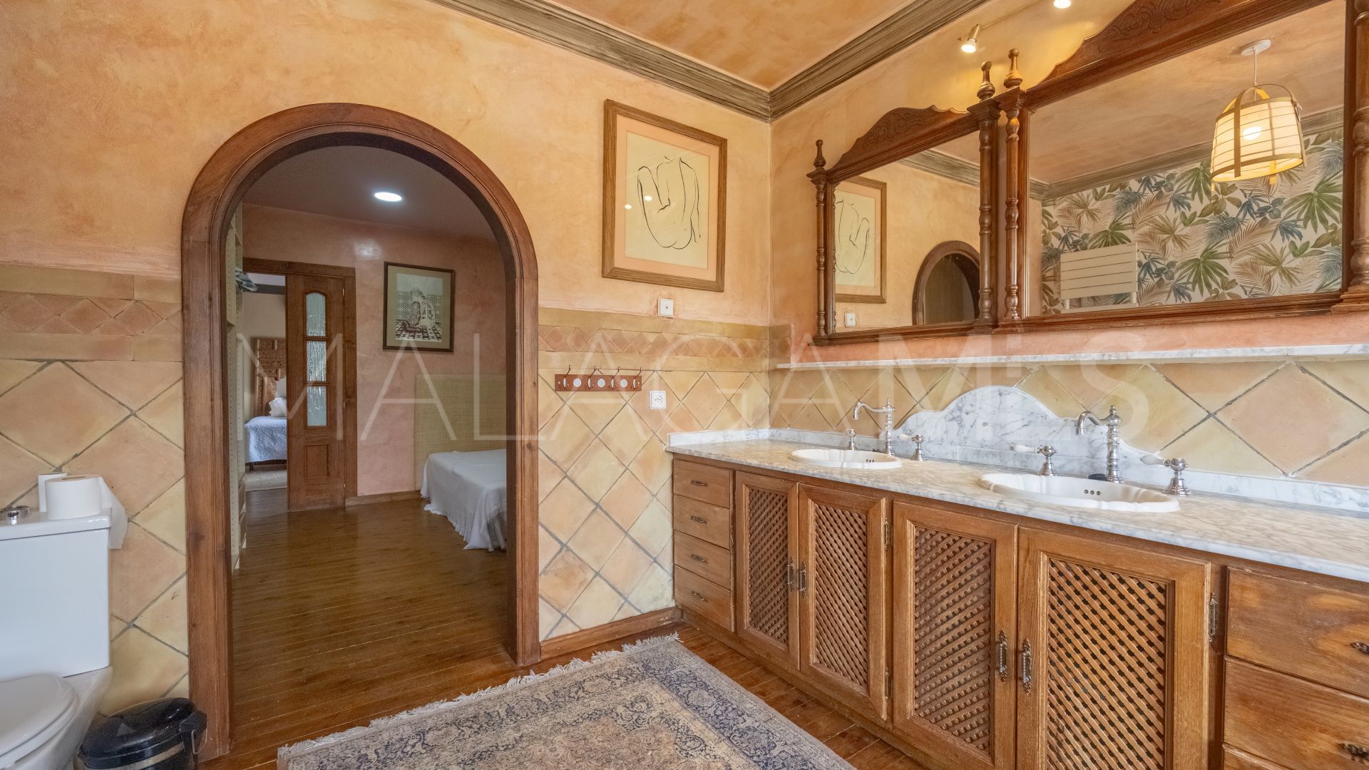 5 bedrooms Nueva Andalucia villa for sale