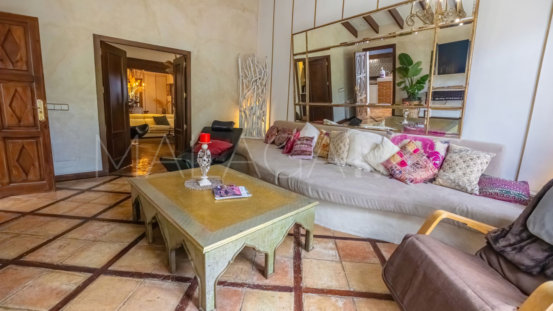 5 bedrooms Nueva Andalucia villa for sale