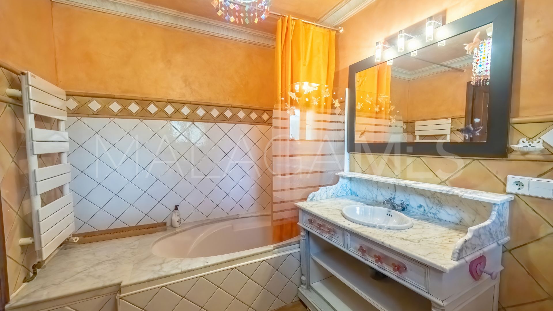 5 bedrooms Nueva Andalucia villa for sale