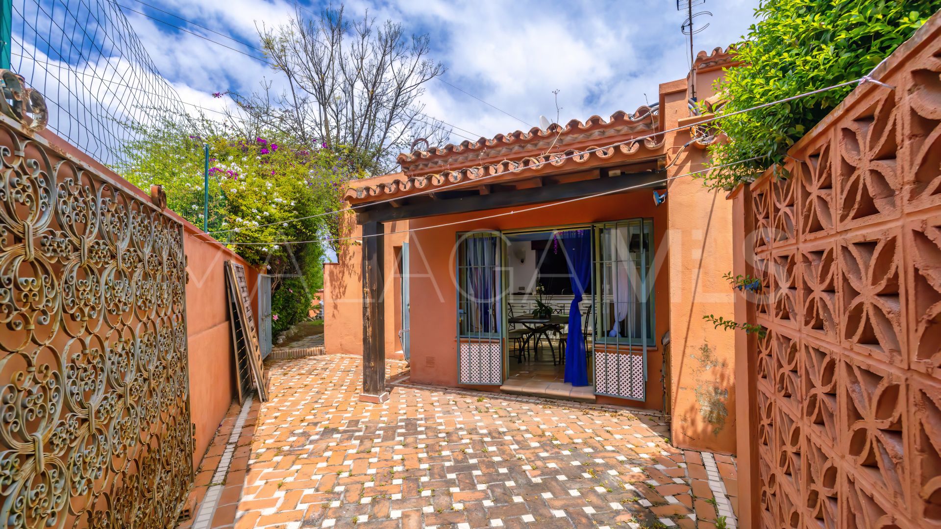 5 bedrooms Nueva Andalucia villa for sale