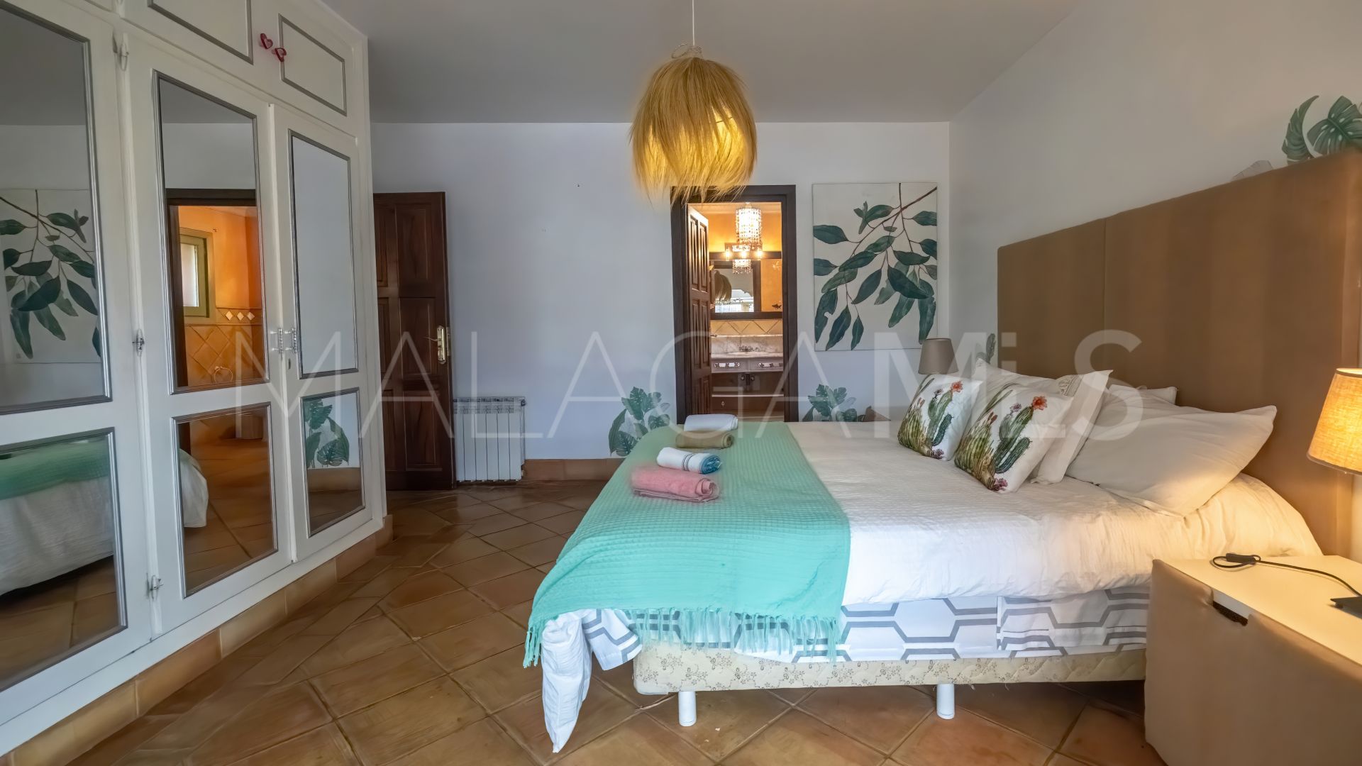 5 bedrooms Nueva Andalucia villa for sale