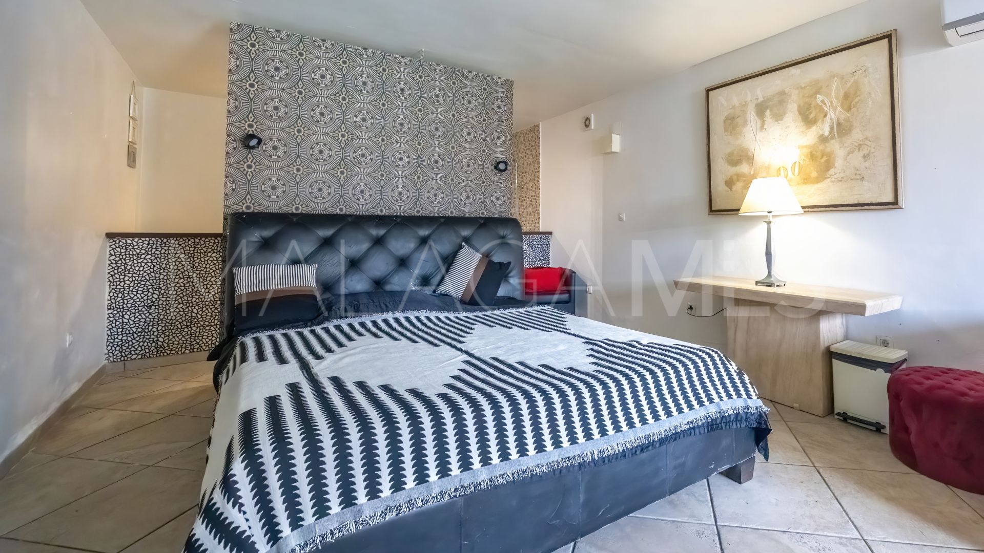 5 bedrooms Nueva Andalucia villa for sale