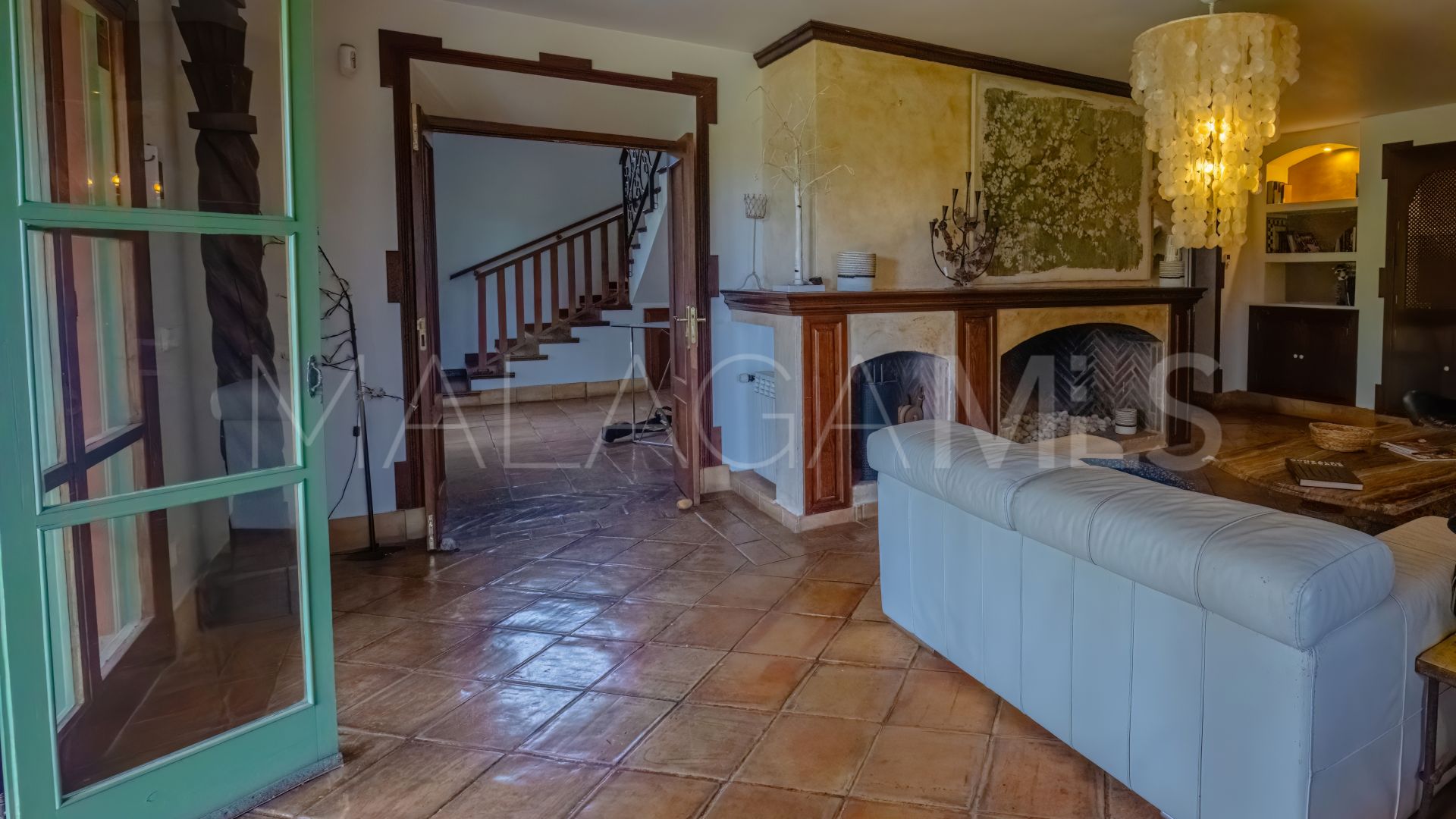 5 bedrooms Nueva Andalucia villa for sale