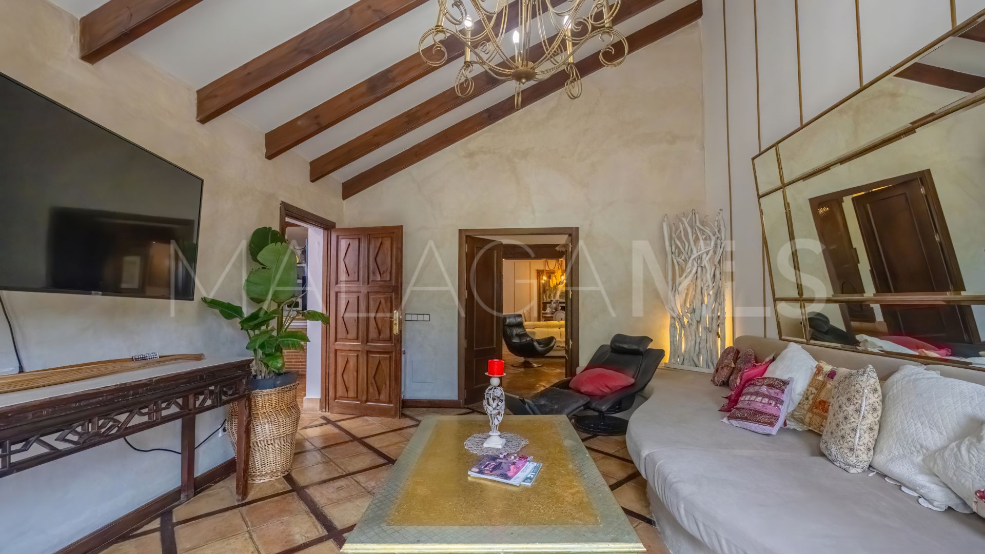 5 bedrooms Nueva Andalucia villa for sale