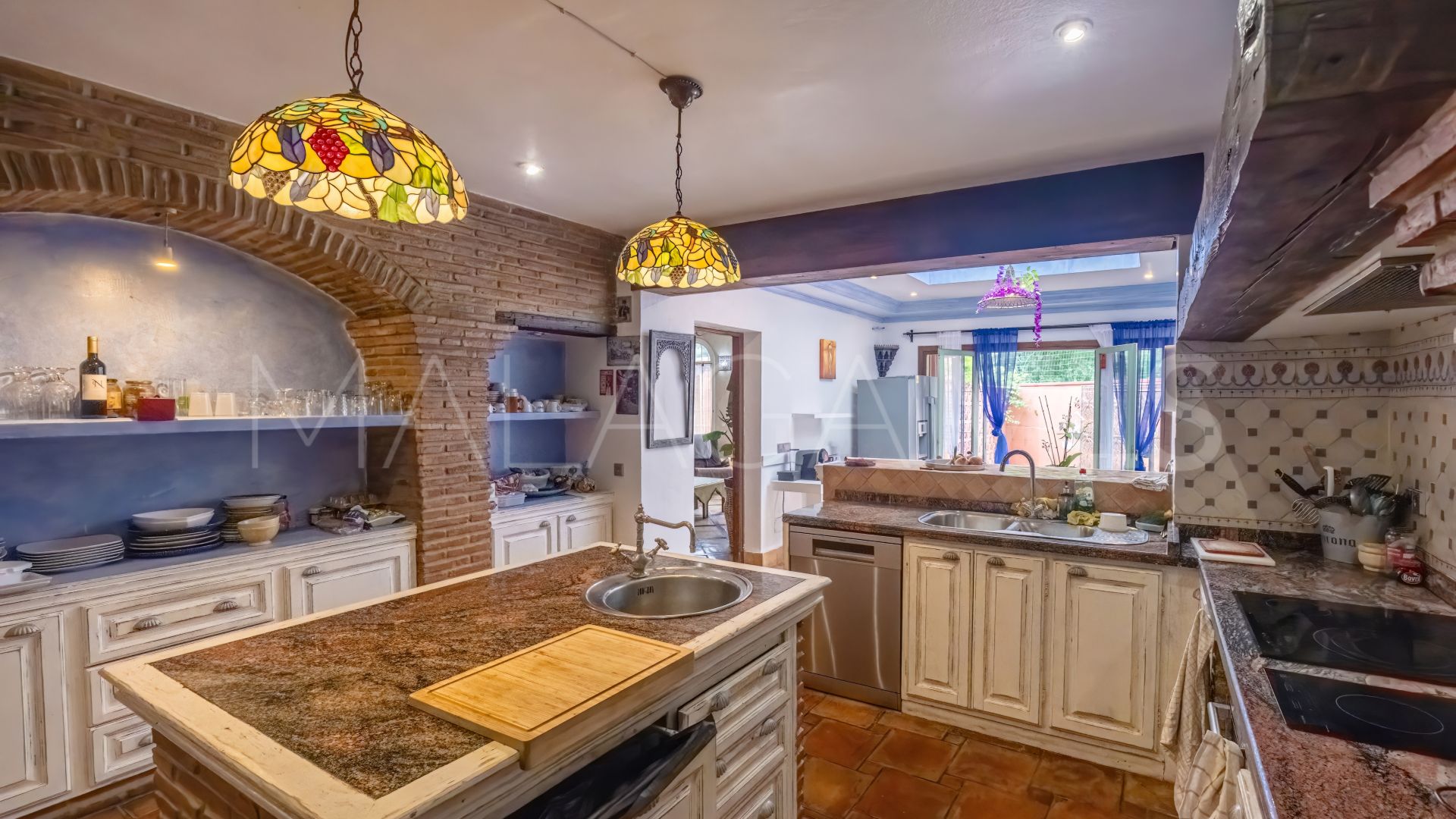 5 bedrooms Nueva Andalucia villa for sale