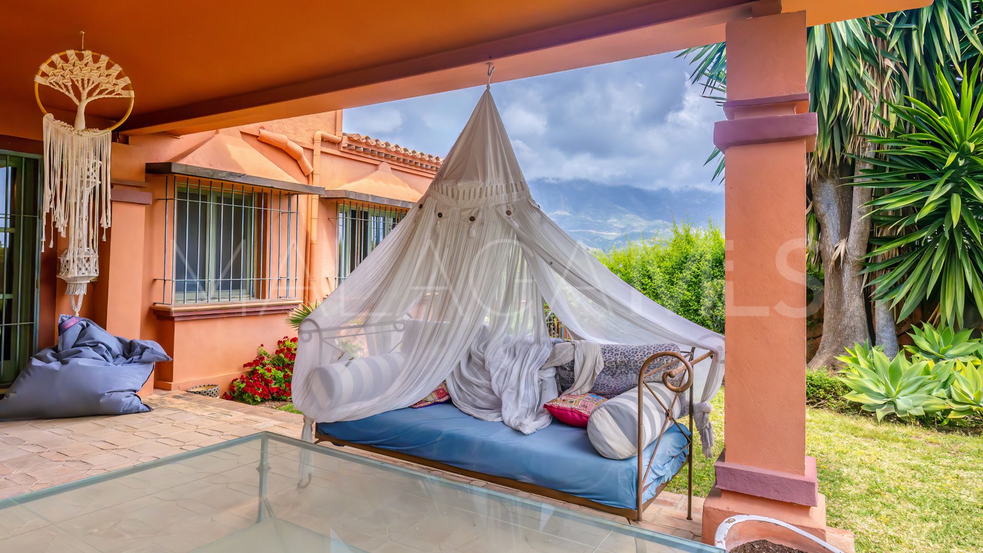 5 bedrooms Nueva Andalucia villa for sale