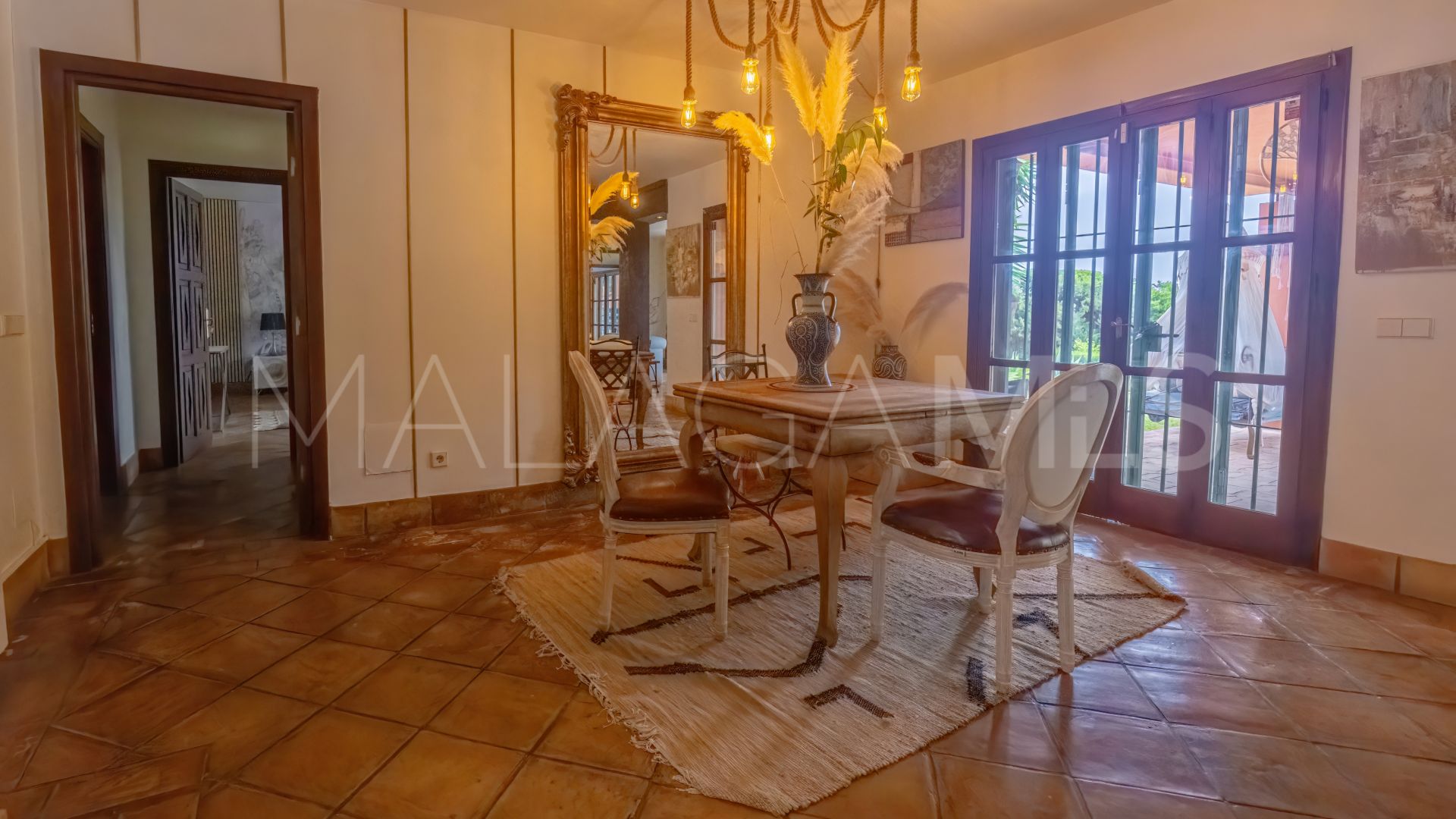 5 bedrooms Nueva Andalucia villa for sale