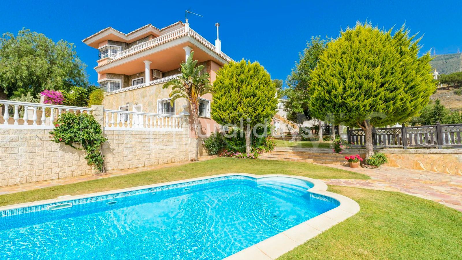 Villa for sale in Benalmadena Costa