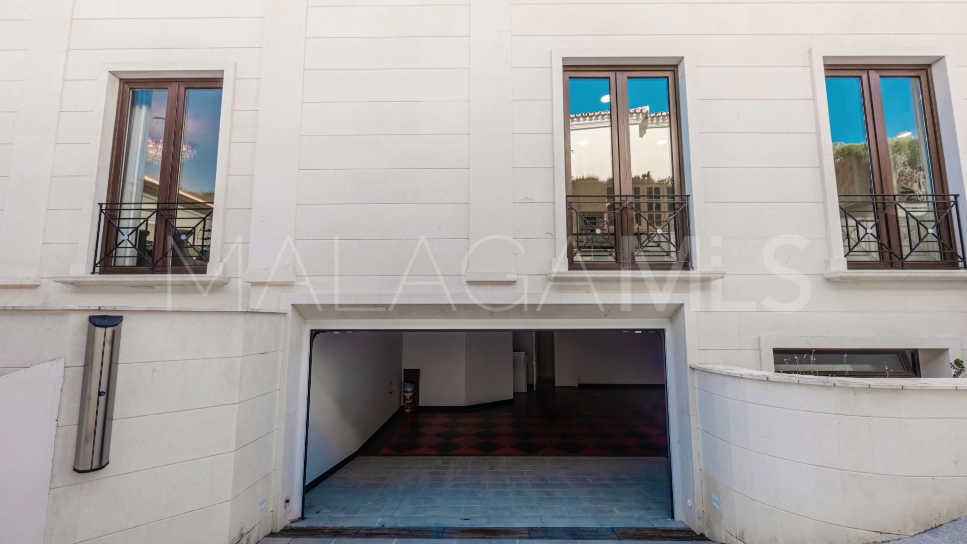 Villa for sale in Sierra Blanca