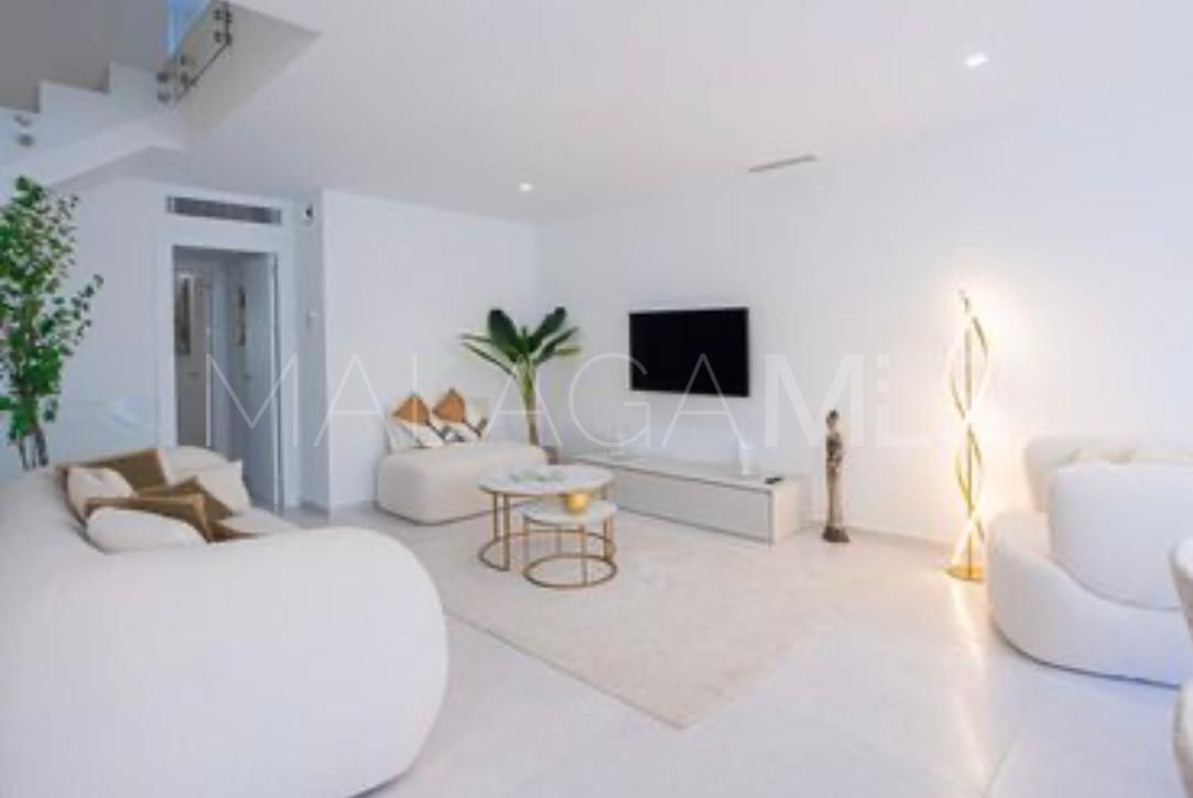 Town house with 4 bedrooms for sale in Aloha