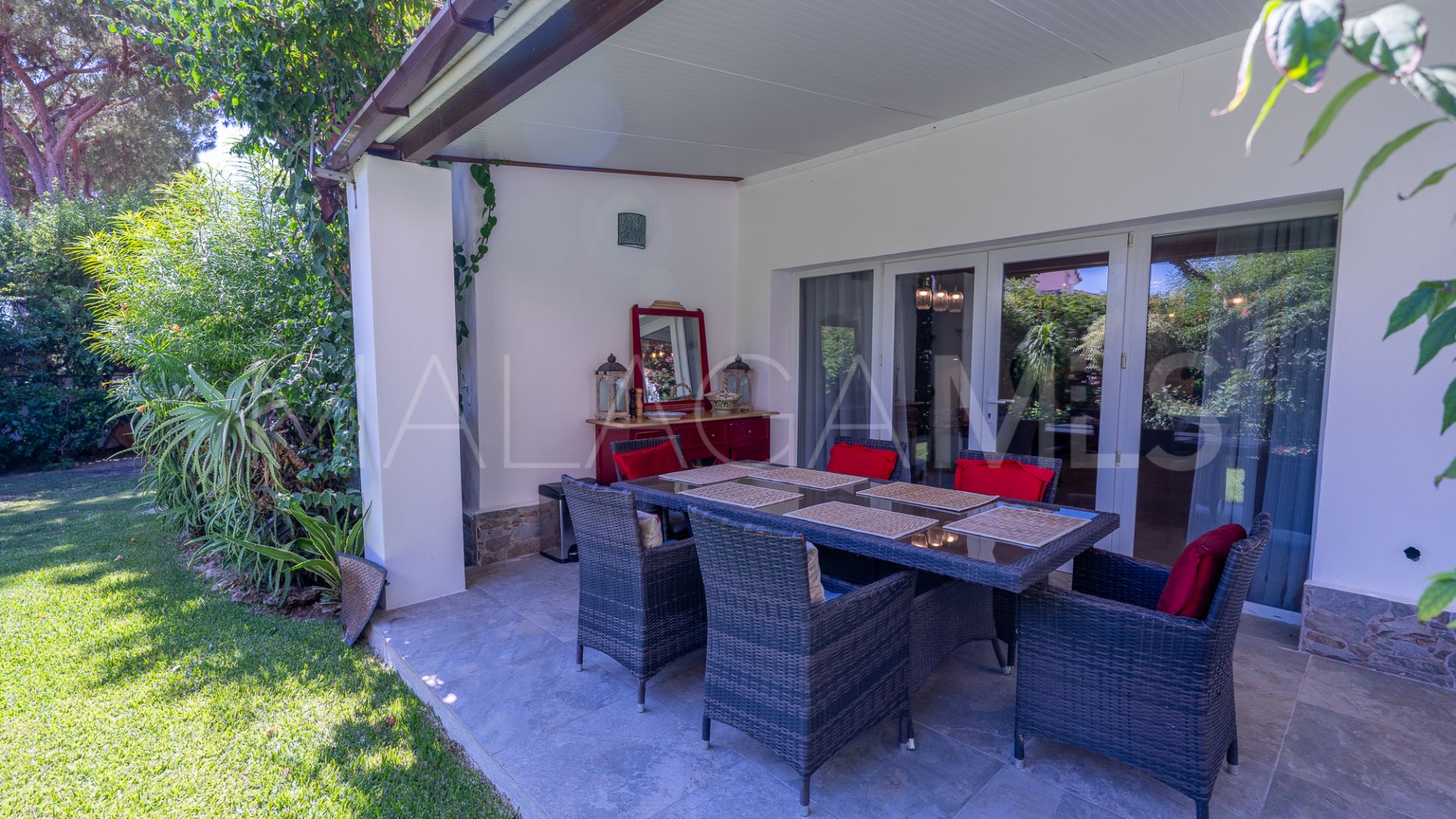For sale villa in Las Chapas
