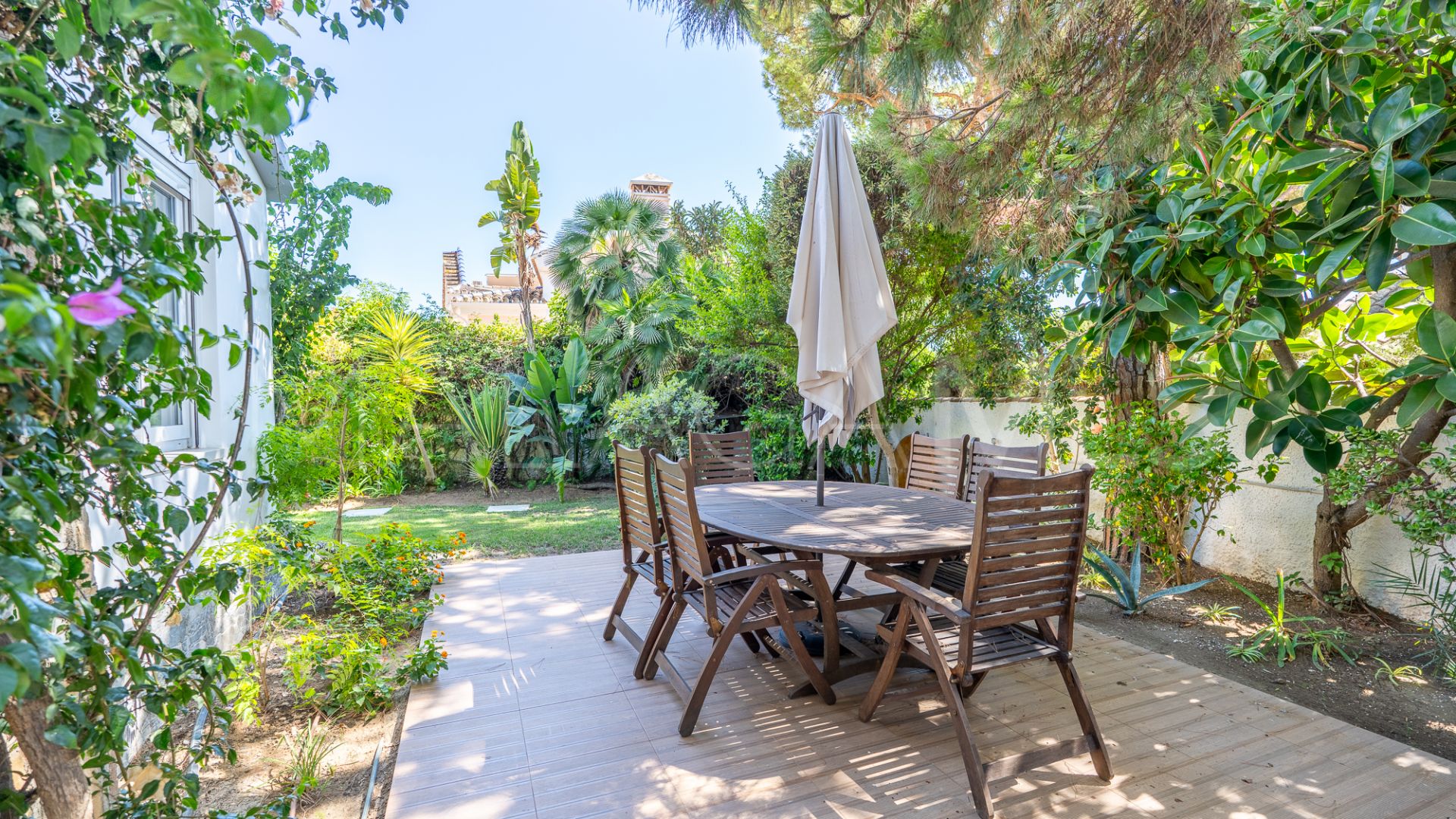 For sale villa in Las Chapas