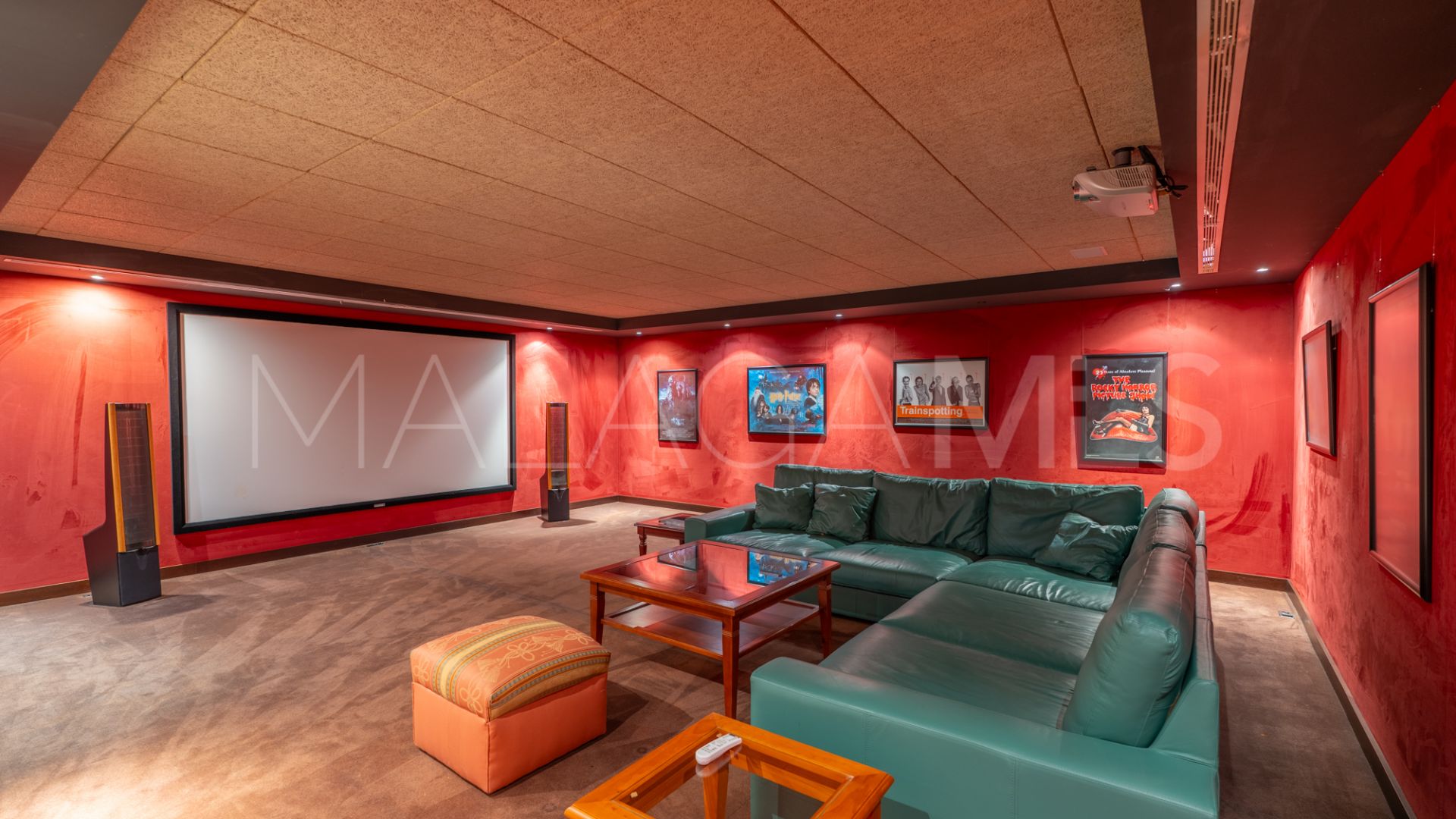 Villa for sale in Los Flamingos with 6 bedrooms