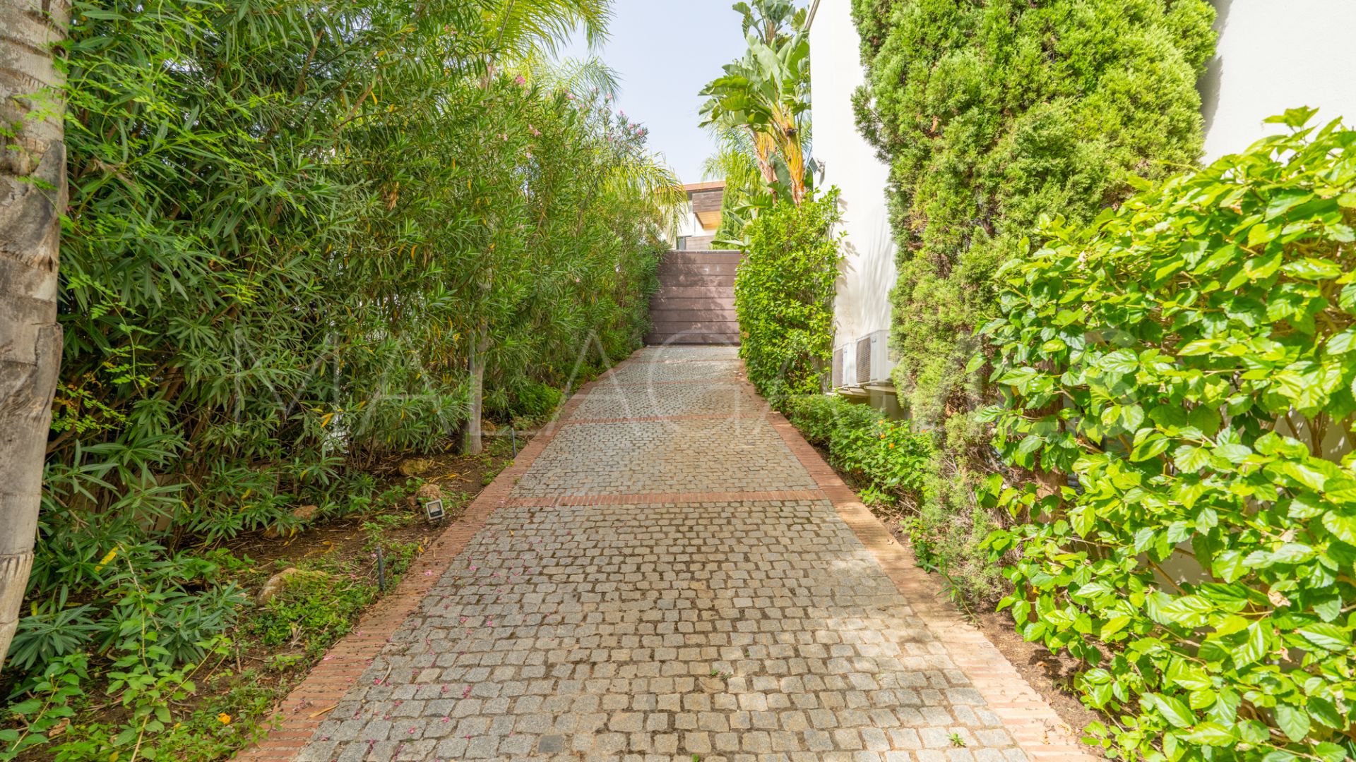 Villa for sale in Los Flamingos with 6 bedrooms