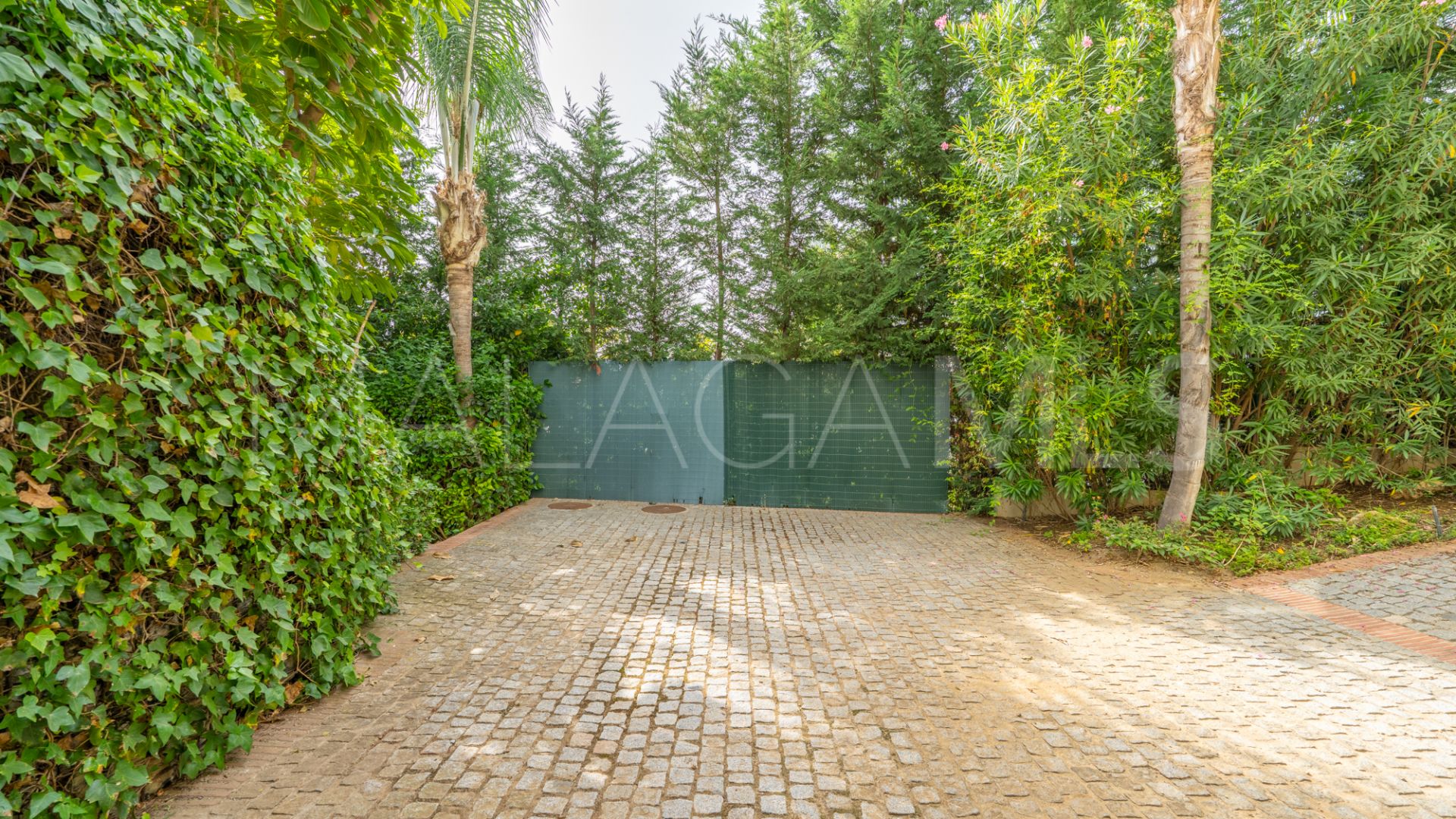 Villa for sale in Los Flamingos with 6 bedrooms