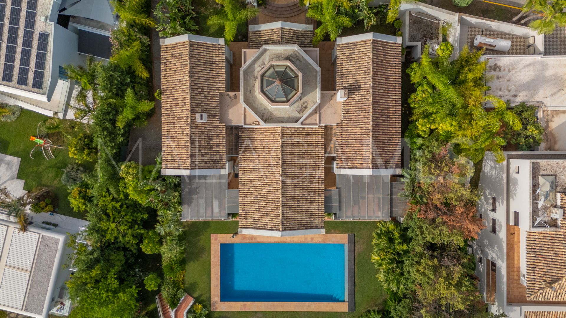 Villa for sale in Los Flamingos with 6 bedrooms