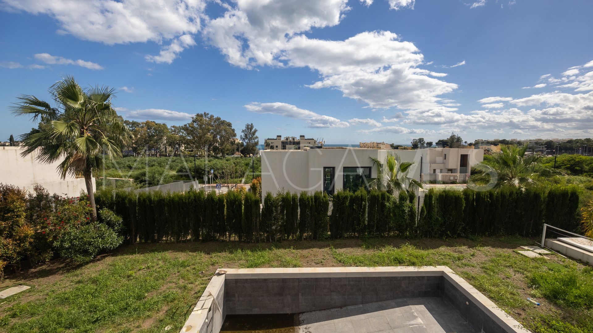 Villa for sale in New Golden Mile