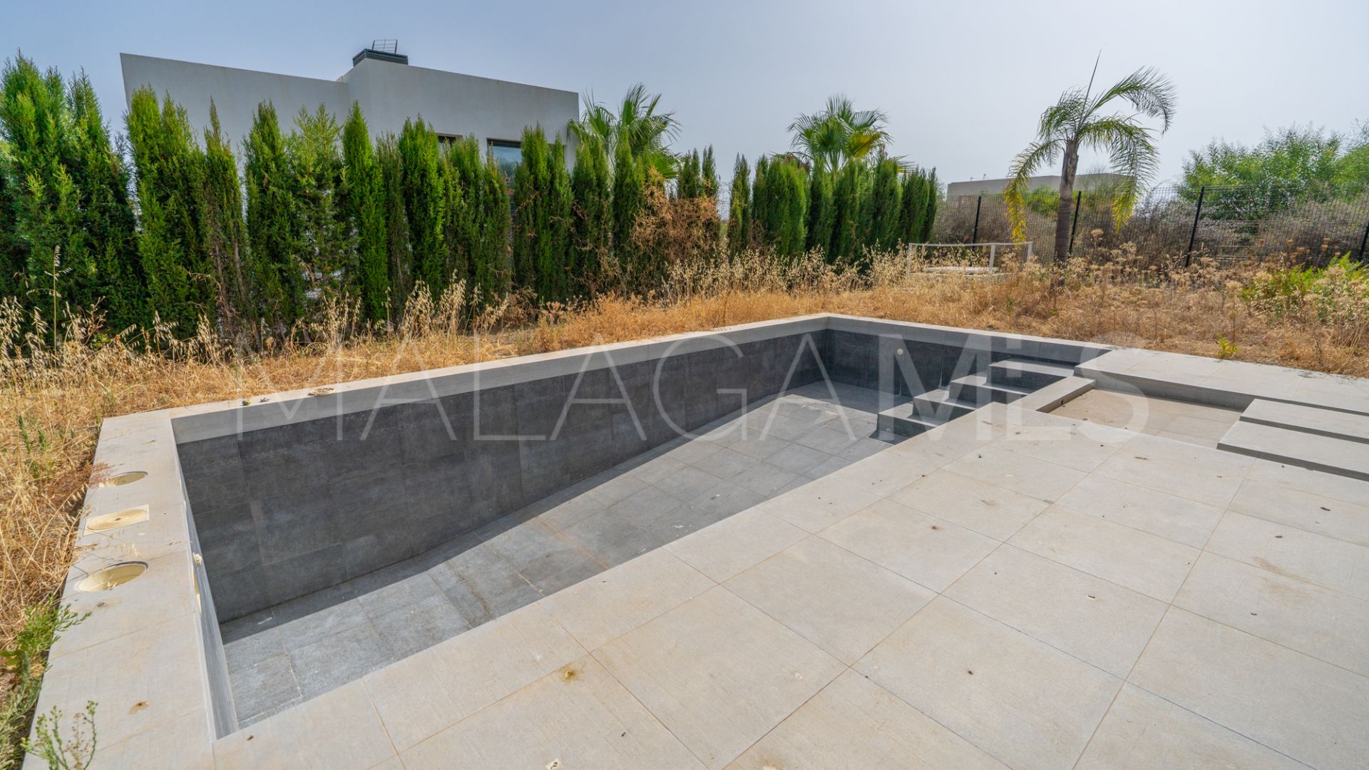 Villa for sale in New Golden Mile