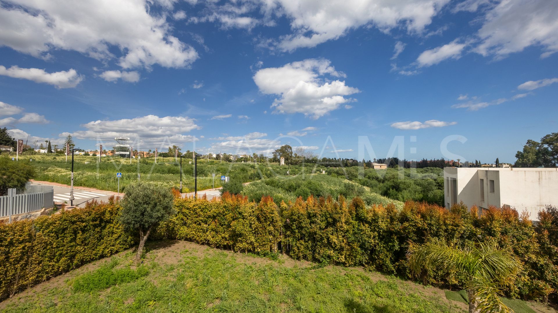 Villa for sale in New Golden Mile