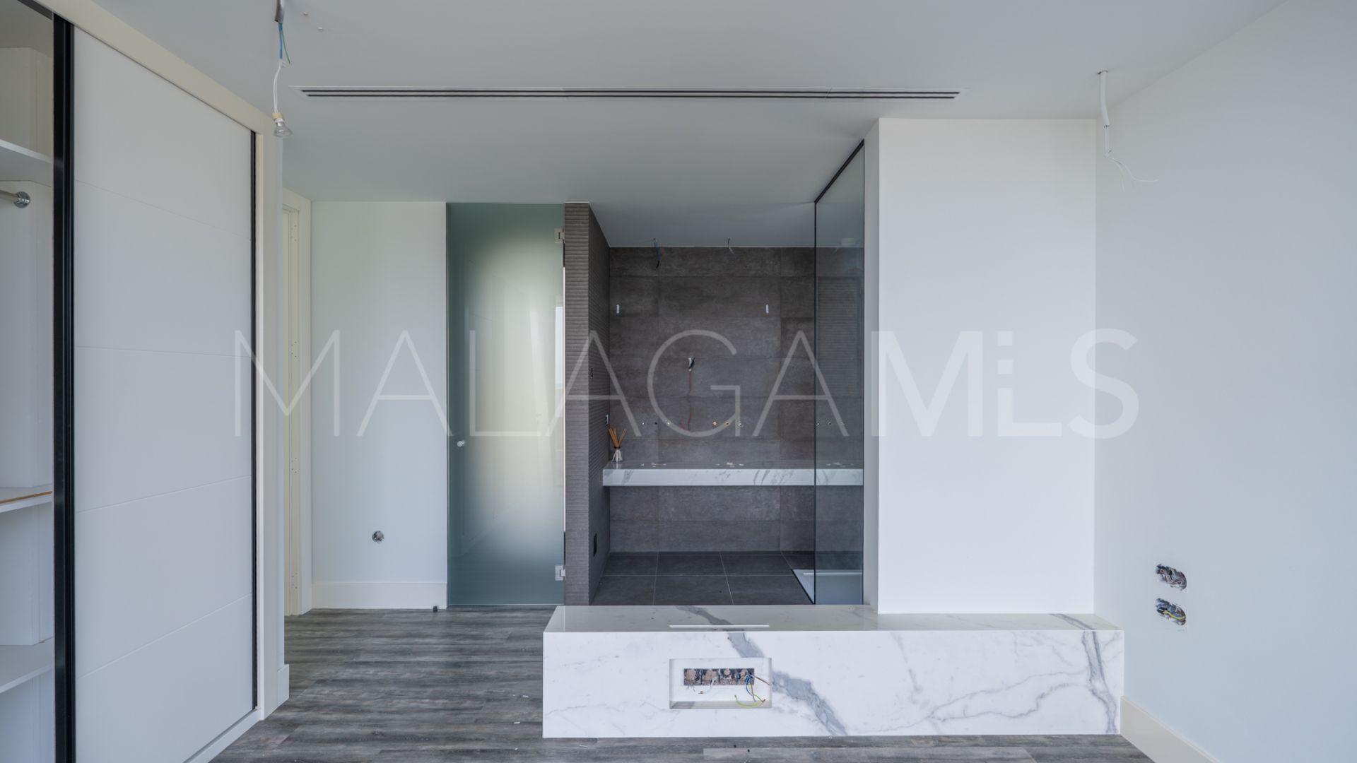 Villa for sale in New Golden Mile