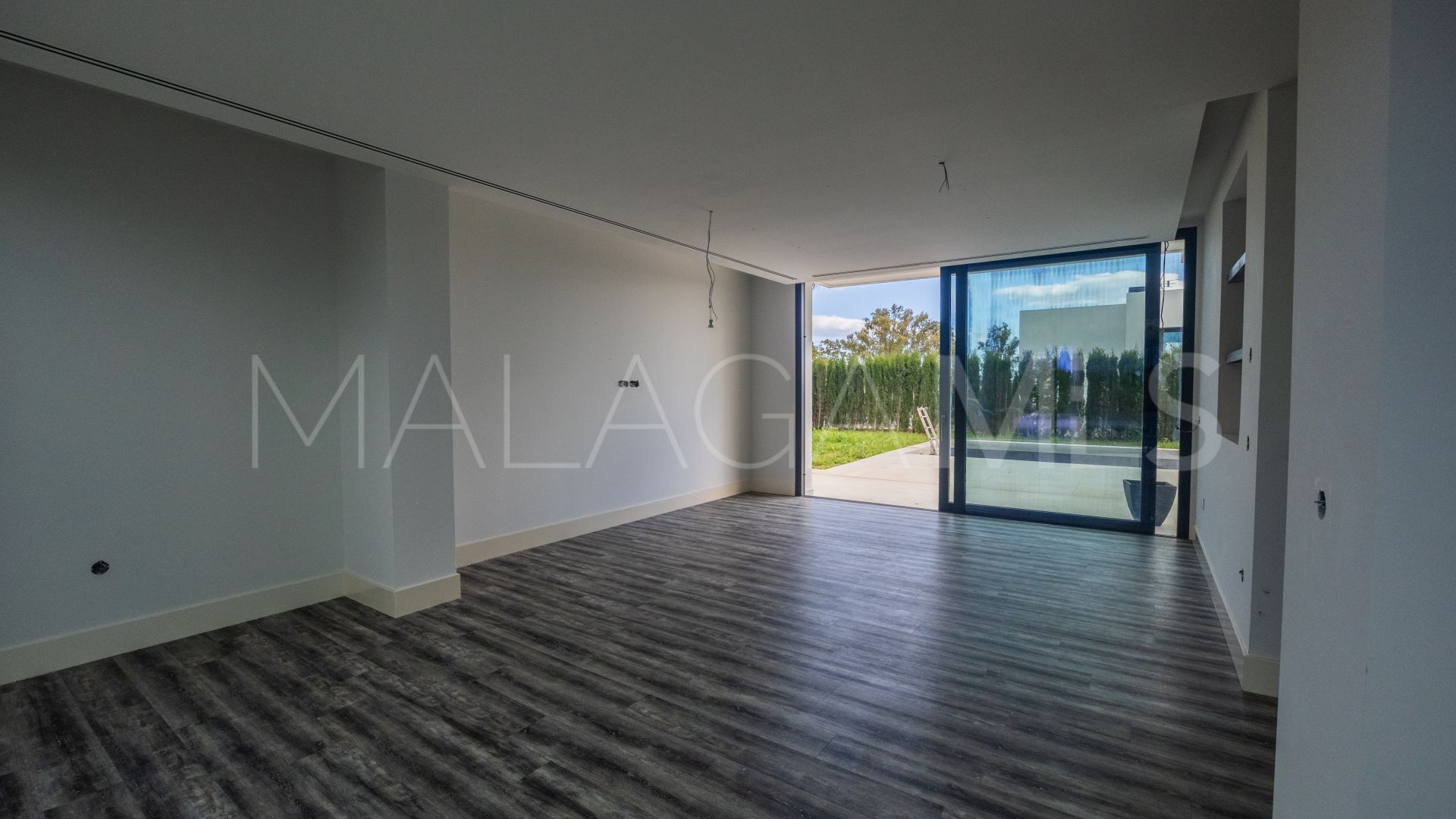 Villa for sale in New Golden Mile