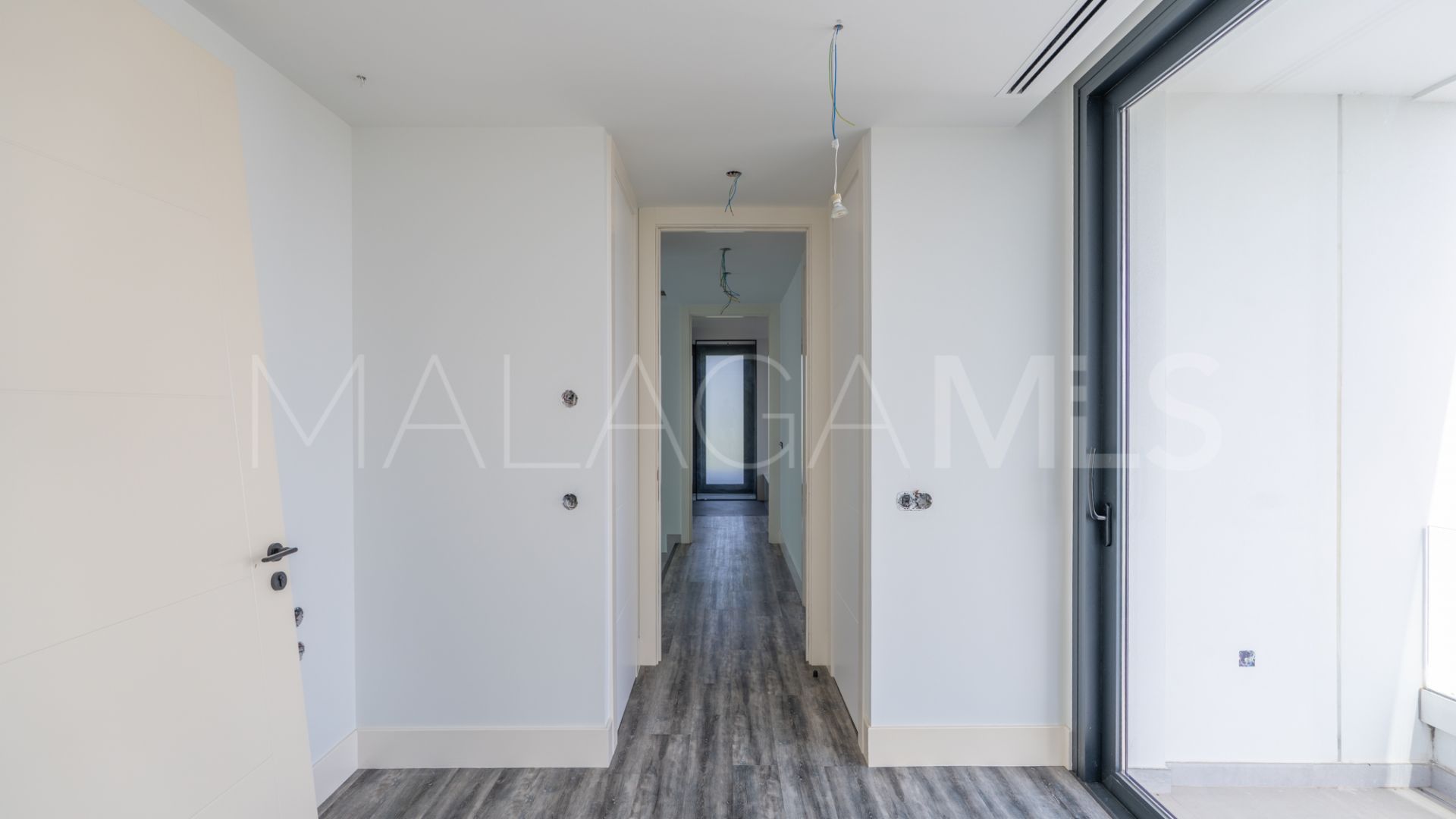 Villa for sale in New Golden Mile