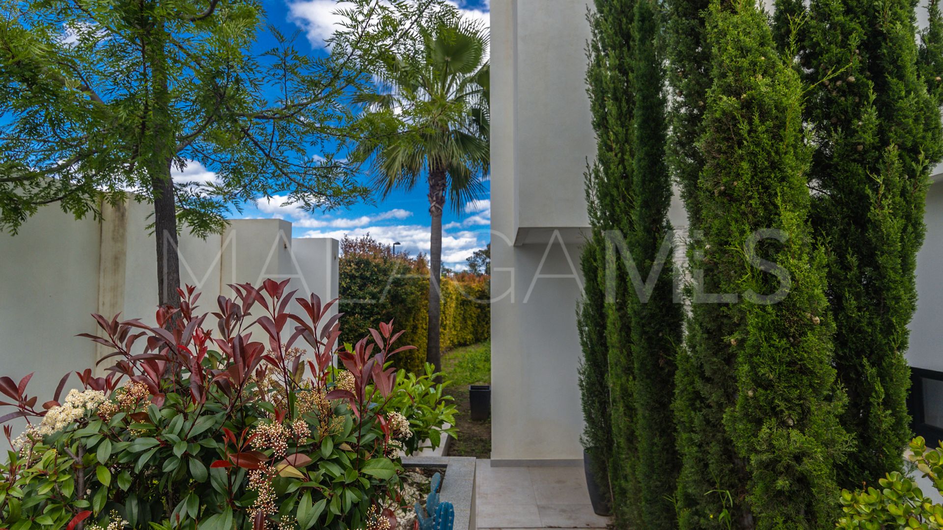 Villa for sale in New Golden Mile