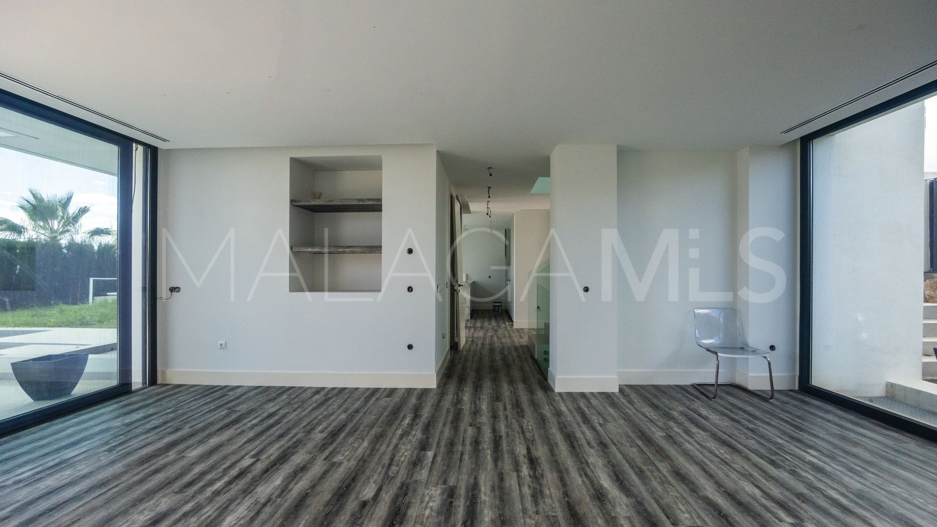 Villa for sale in New Golden Mile