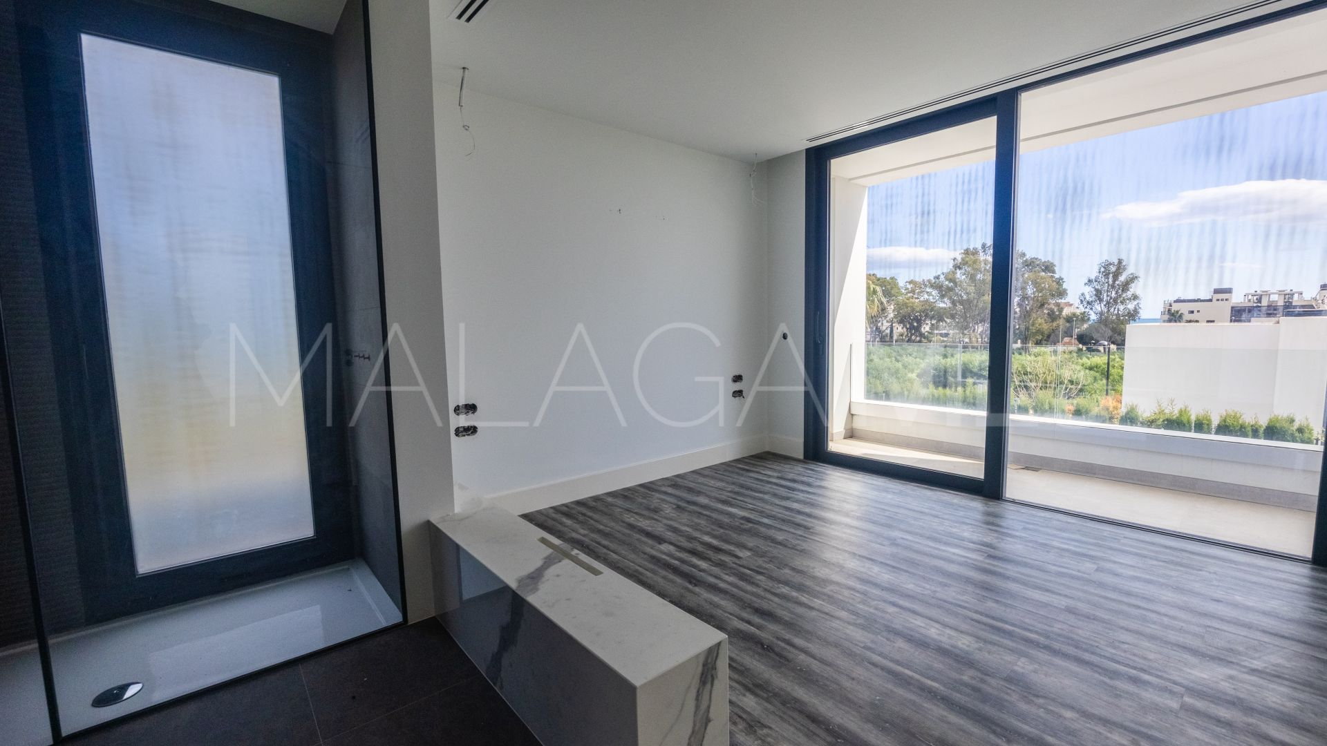 Villa for sale in New Golden Mile