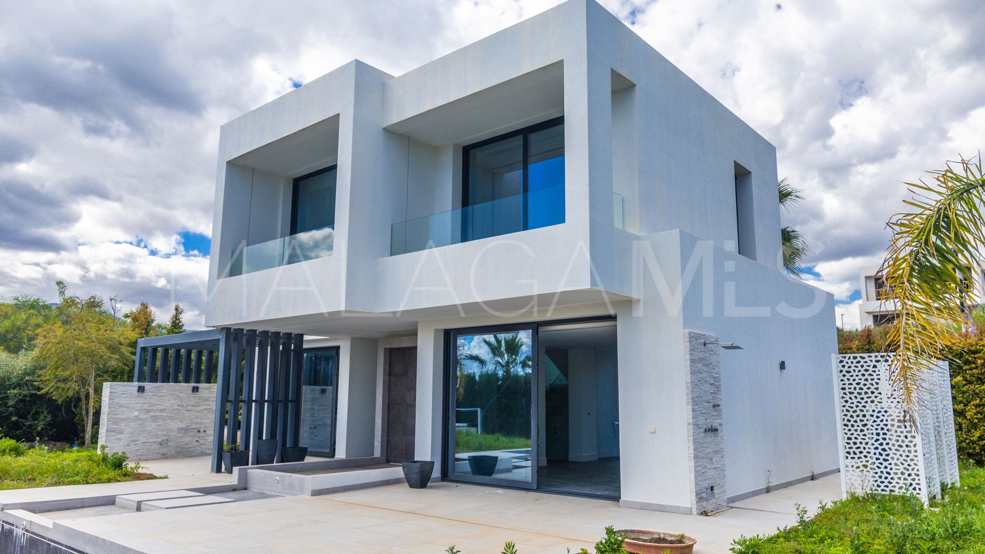 Villa for sale in New Golden Mile